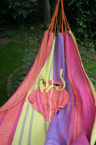 Babyhängematte mit Halterung, damit das Baby nicht rausfällt