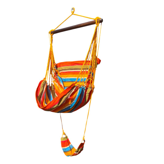 Hängestuhl Mango in farbfrohen bunten Streifen aus Baumwolle, mit Holzstrebe und Seilaufhängung – ideal für Garten oder Balkon