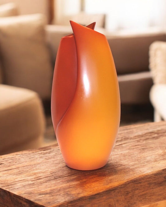 Stylische orange-farbene Vase Envuelto hergestellt aus natürlichen Materialien aus Peru